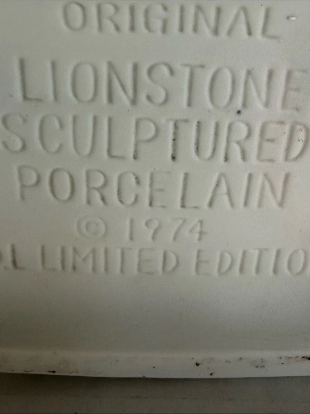 Vintage 1974 Limited Ed.Lionstone Whiskey  Decanter Porcelain Norman Rokwell